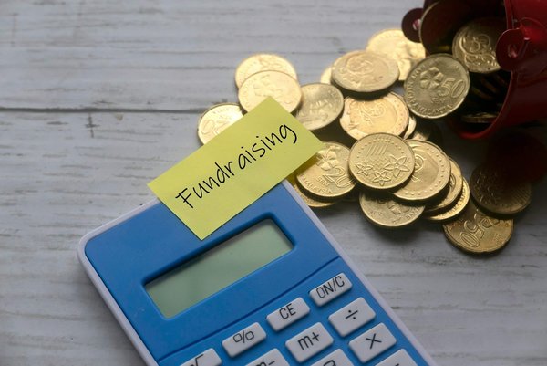 Wie organisiert man eine erfolgreiche Online-Fundraising-Kampagne für soziale Zwecke?